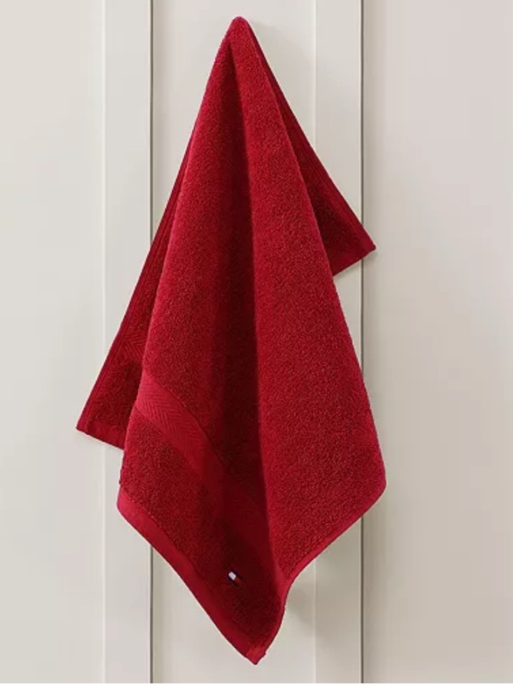 NWT Set of Two Tommy Hilfiger Bath Towels